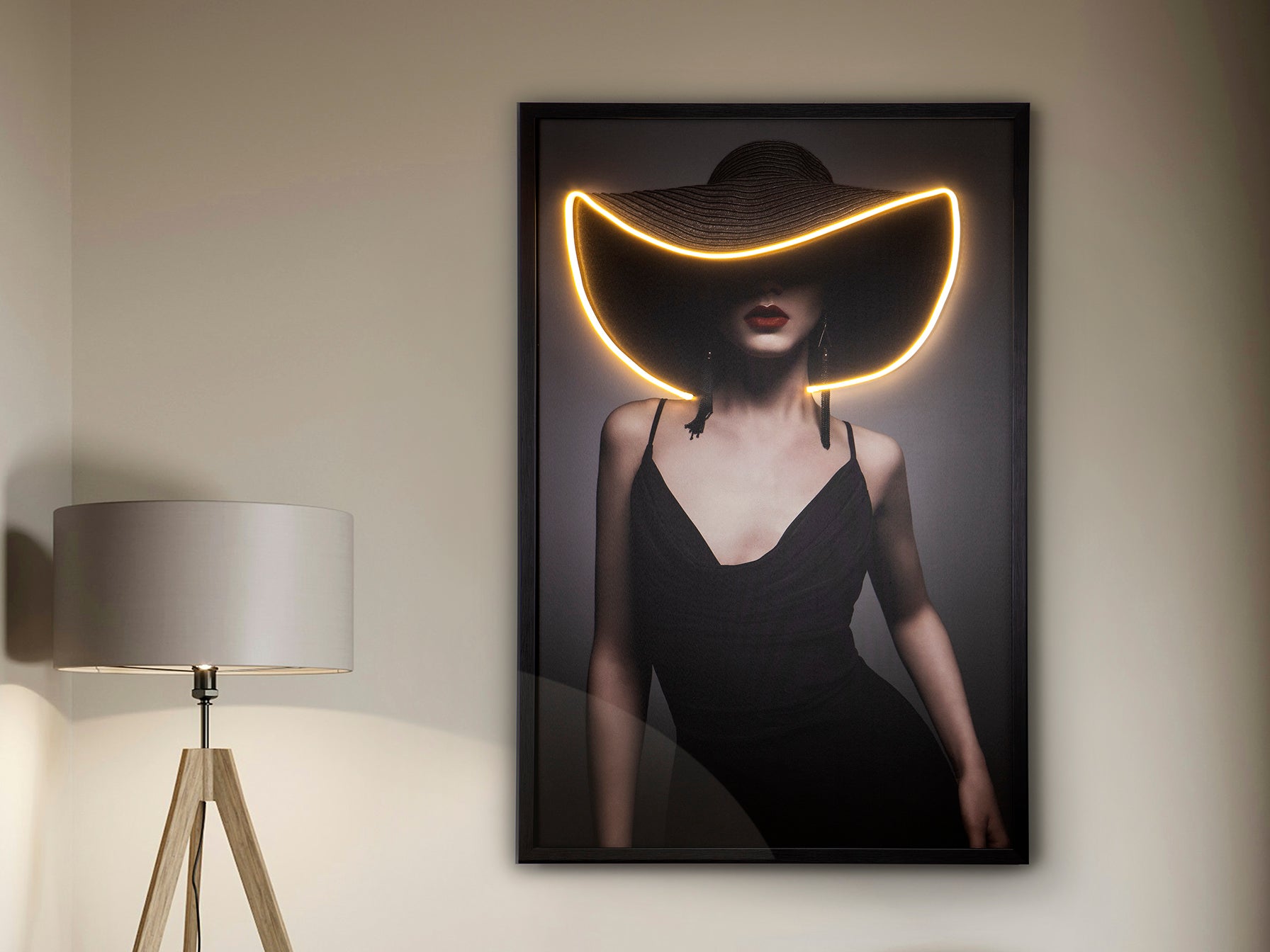 LED картина Pamela с дама с шапка – детайлен изглед